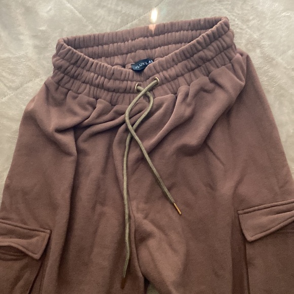 EXCLUSIVELY DESIGNED BY US FOR YOU. Our PECAN LAYTON UNISEX CARGO JOGGERS &BRA - Picture 4 of 8